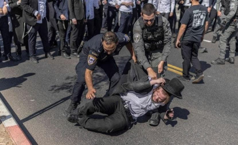 Tel Aviv Protesters Clash with Police