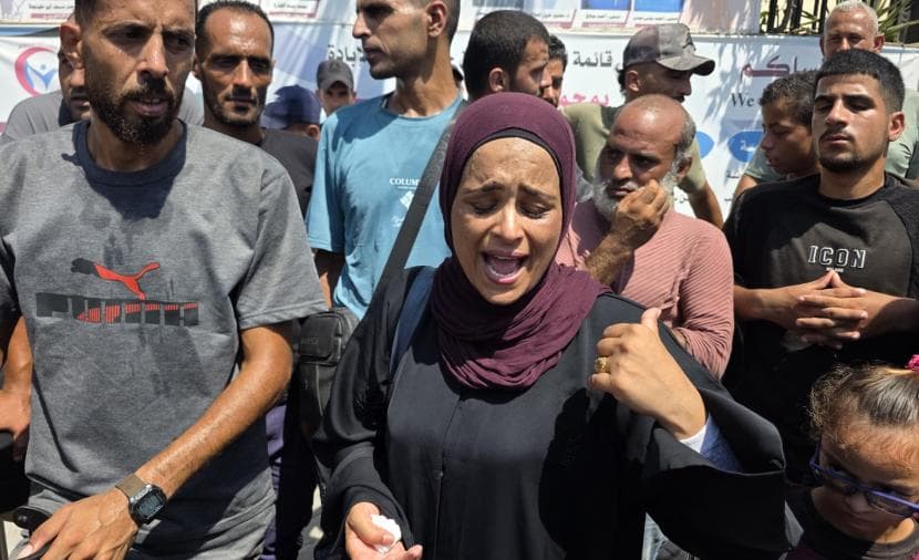 أم يسر تنتظر علاج يدها بعد فقدان أسرتها
