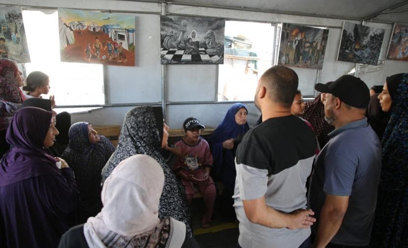 ألوان الصمود يحول النزوح إلى معرض