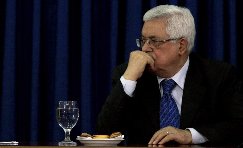Poll: Palestinians oppose Abbas's candidacy conditions