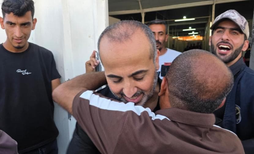 السيقلي يواجه مأساة استشهاد أبنائه الستة