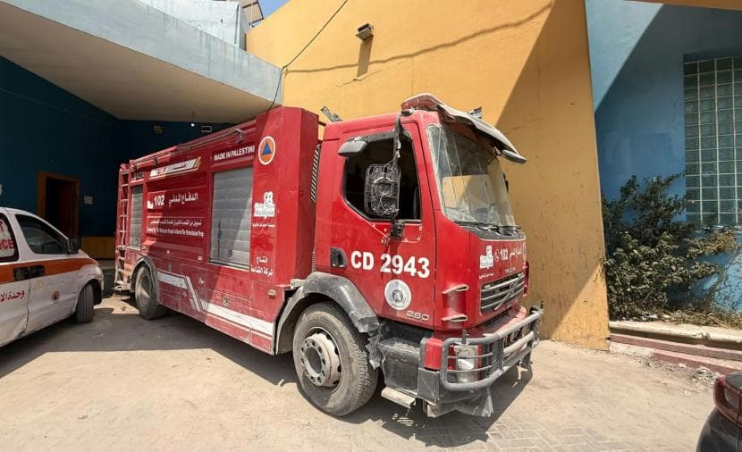 سيارة إطفاء واحدة تنهض بالمدينة