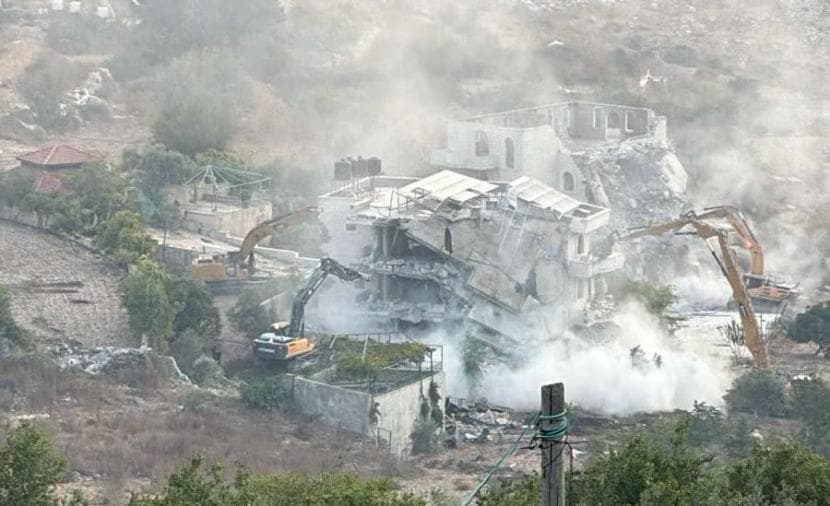Occupation destroys buildings in Birzeit and Nablus