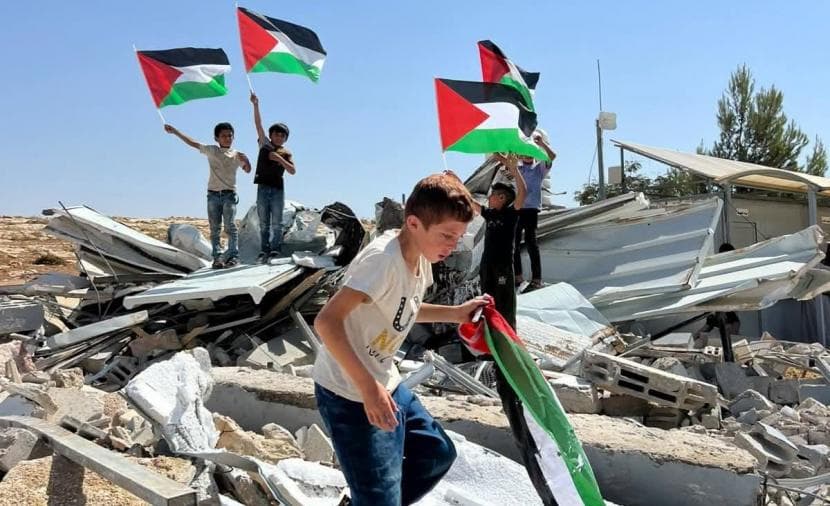 الاحتلال يدمّر مدرسة فلسطينية جنوب الخليل