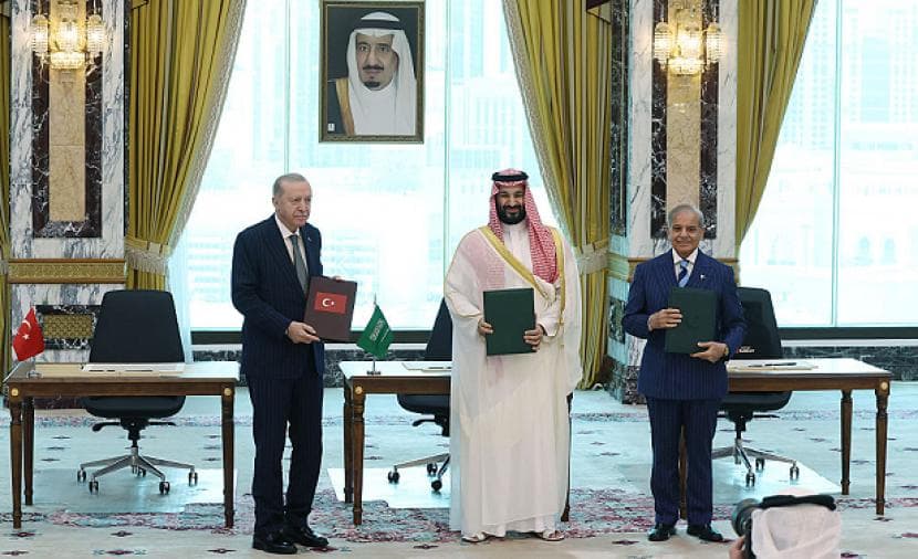 السعودية وتركيا وباكستان تبرم اتفاقية دفاع