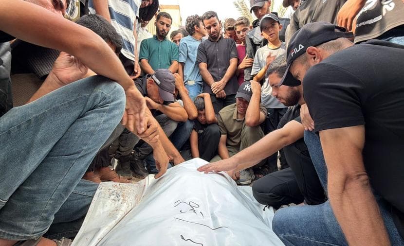 إسرائيل تشن قصف وإطلاق نار على مناطق بغزة
