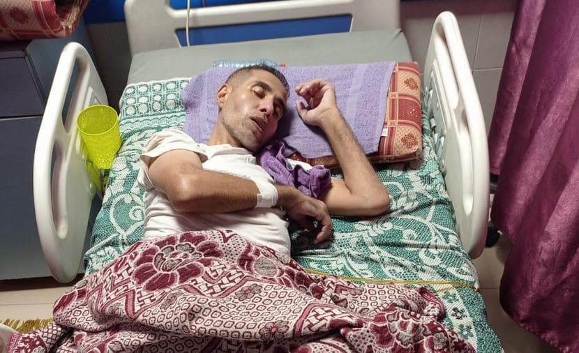شاب يطلب لقمتهم ويعود مشلولا