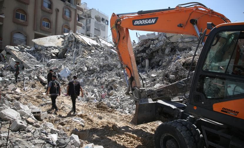 مباني متضررة تهدد حياة الفلسطينيين