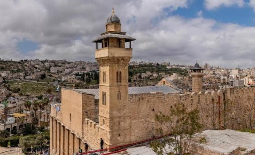 Occupation blocks prayer at Ibrahimi Mosque