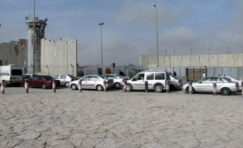 Girl injured by gunfire at Qalandiya checkpoint