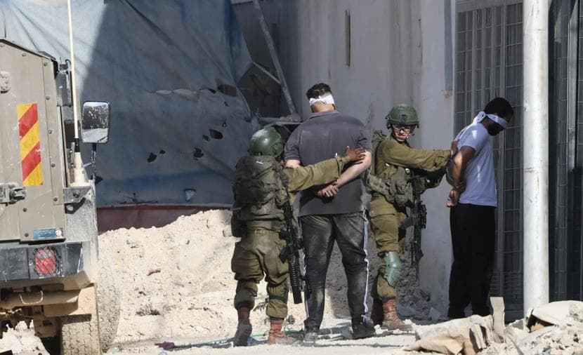 الاحتلال يعتقل 17 مواطنا في الضفة