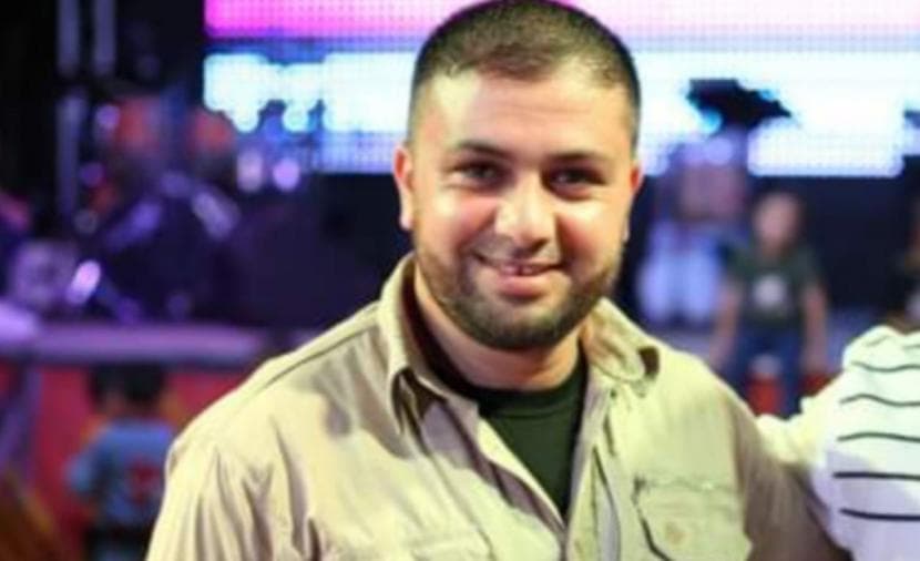 الشرطي وليد الجعل يقرأ ويفتدي ابنه