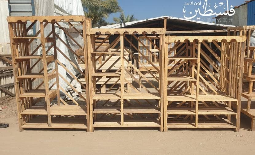 المشاطيح.. خشب معاد التدوير لحل أزمة الأثاث بغزة