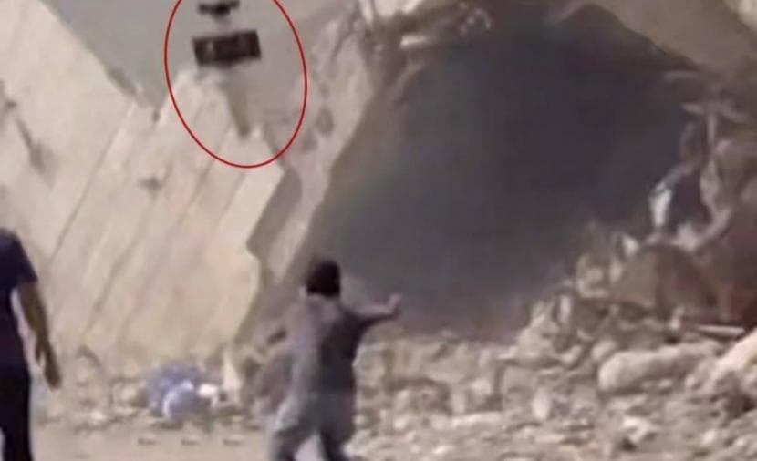 الأورومتوسطي: مقتل الطفل الزناتي بقنبلة إسرائيلية