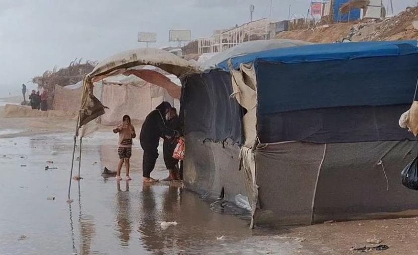 Gaza shelters threatened for 300k families