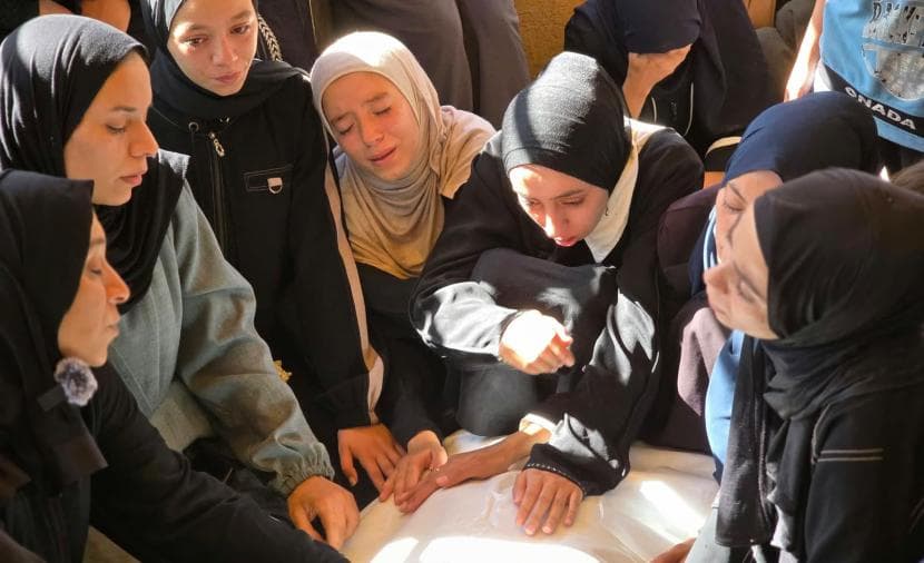 إسرائيل تقتل شرطيًا وتترك عائلة بلا مصدر رزق