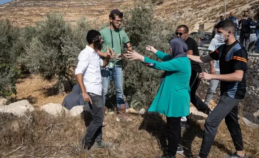 Five Palestinians wounded in Ramallah settler attack
