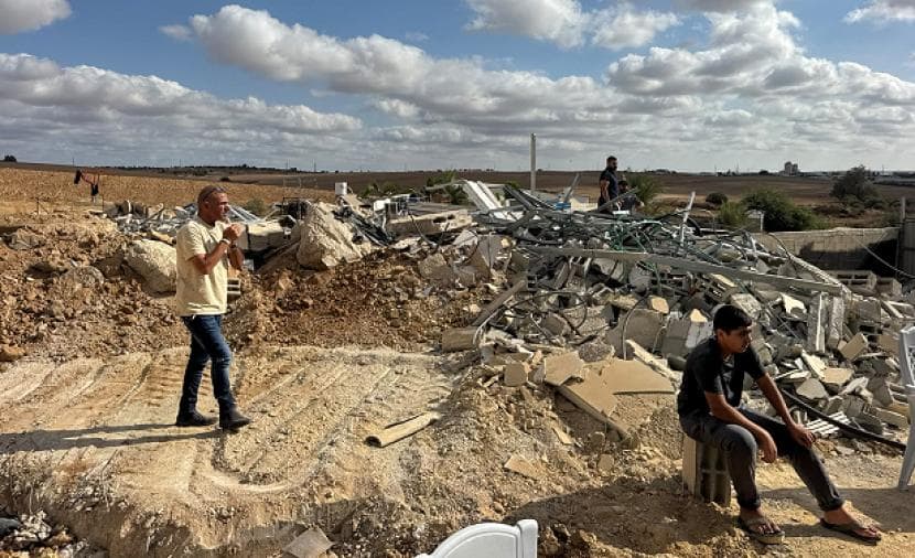 الاحتلال يسقط منازل فلسطينية بالنقب