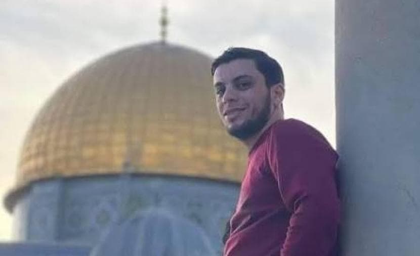 أسير فلسطيني يحفظ القرآن في سجونه