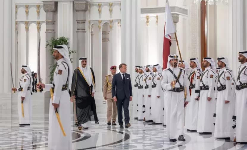 أمير قطر يناقش تعزيز التعاون مع ماكرون