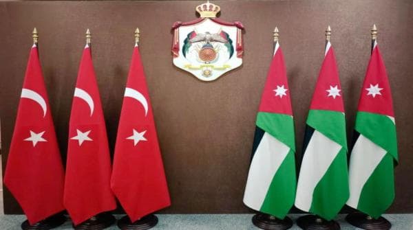 Safadi and Turkish FM discuss key issues