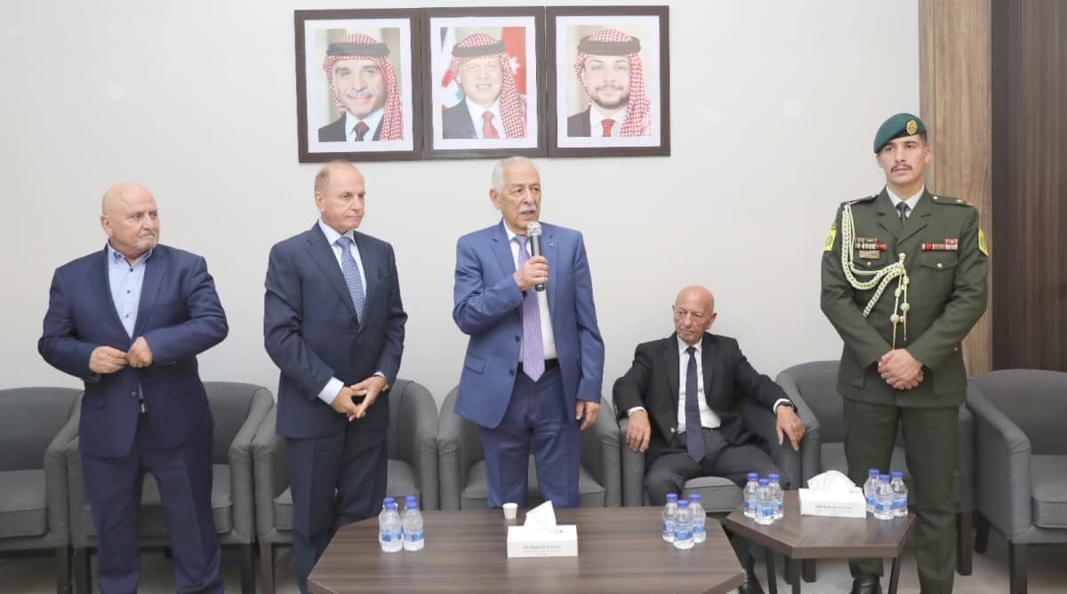 Al-Aisawi Offers Condolences on Behalf of the King and Crown Prince