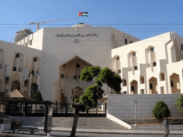 التلهوني يبرز تطور خدمات وزارة العدل