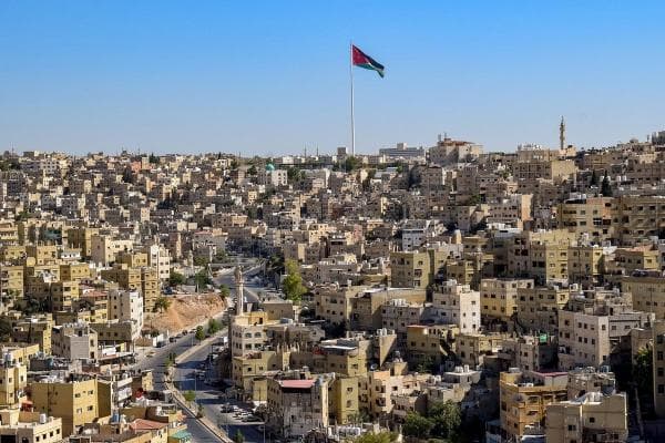 أجواء حارة نسبيا الأربعاء وانحسار الكتلة الخميس