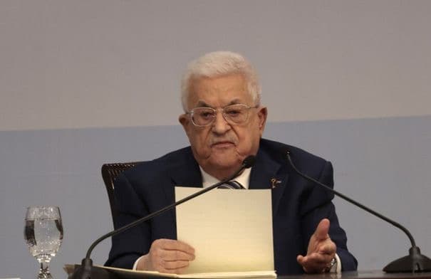 Abbas Affirms Stay on Land