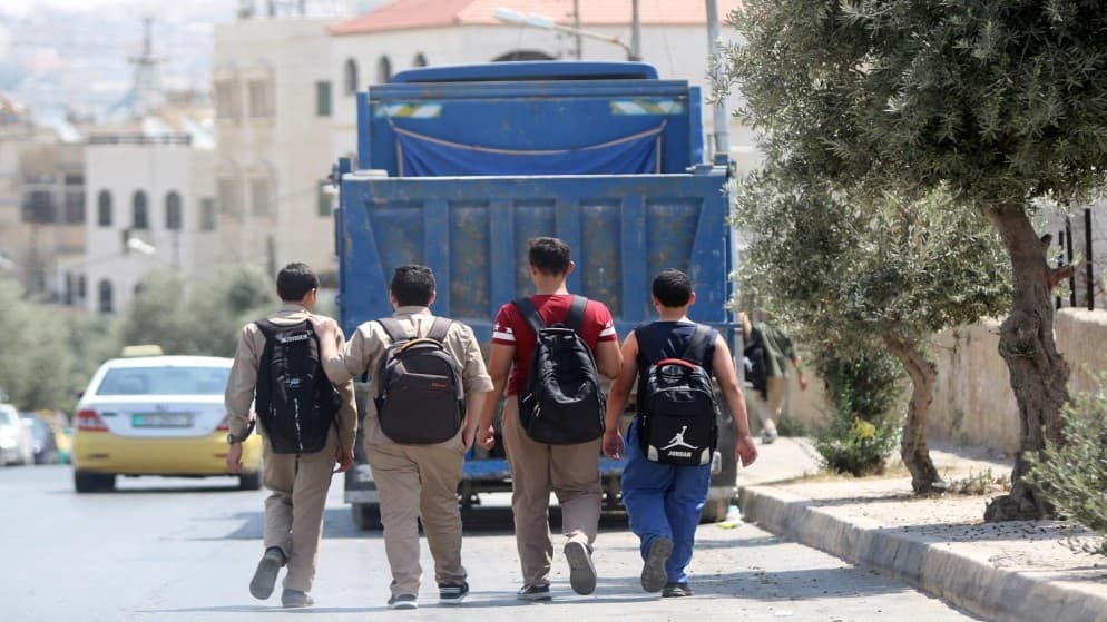 طلاب المدارس يبدؤون الدراسة الأحد