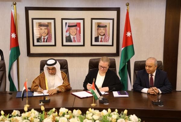 صندوق أبوظبي يوقع اتفاقية دعم بقيمة 300 مليون دولار