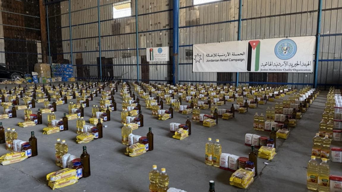 الخيرية الأردنية توزع آلاف الطرود في غزة