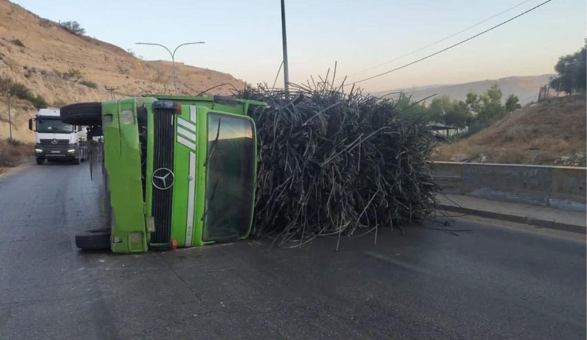 Accident Involving "Diana" Truck Closes Lane