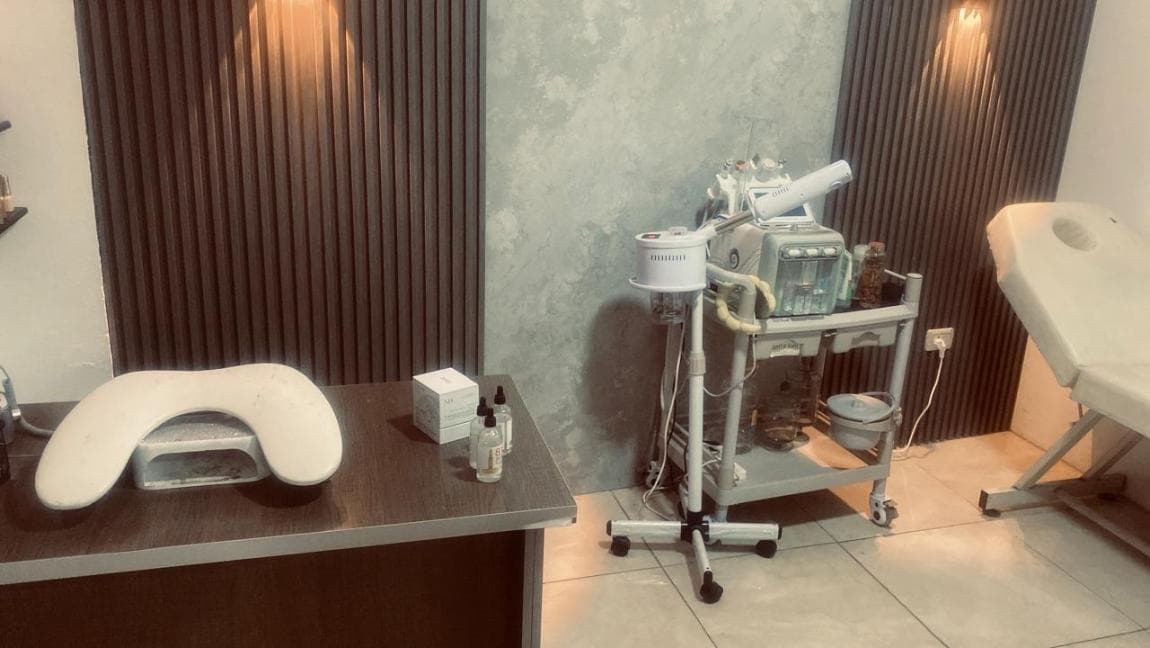 نقض قانوني لعيادة تجميل غير مرخصة في عمّان