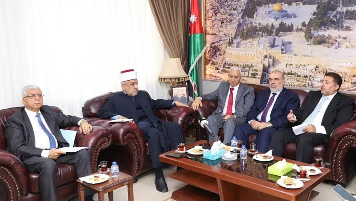 الخلايلة يوقف تعيين حراس الأقصى