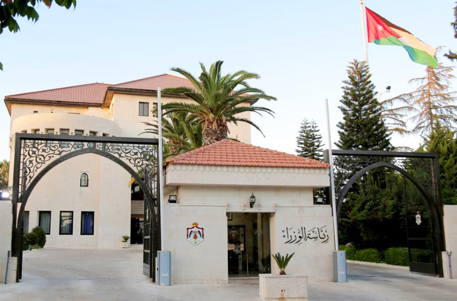 موظفو القطاع العام يطالبون بمراجعة نظام الموارد البشرية