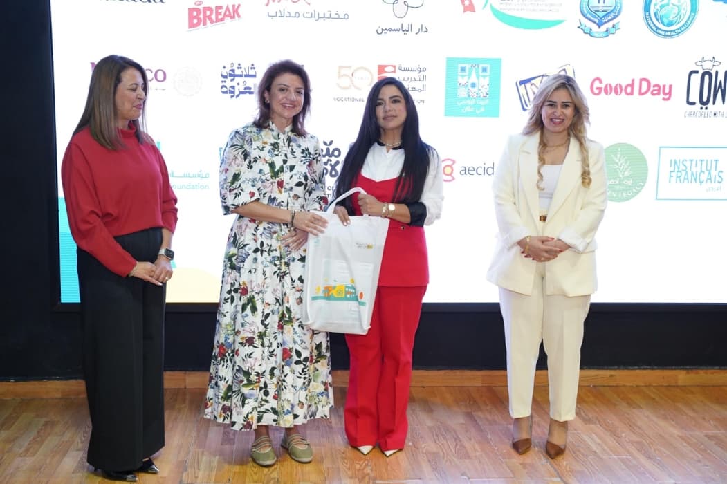 عمان الأهلية في مهرجان الطفولة 17