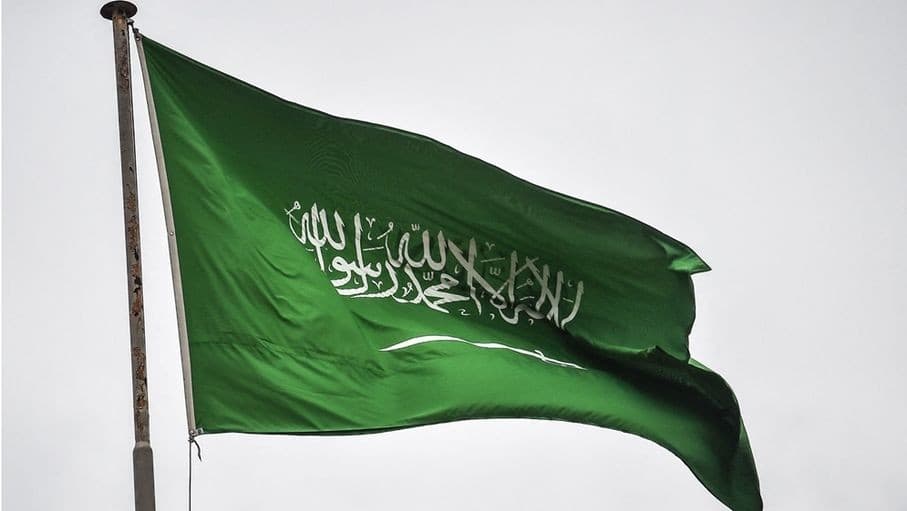 التحالف يواصل اعتراض صاروخ حوثي