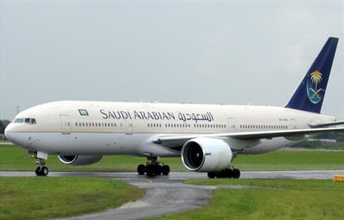 السعودية تعيد حركة مطار الرياض