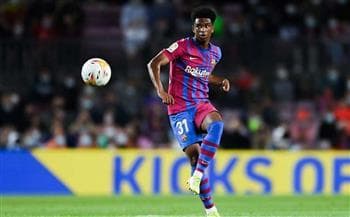 بالدي يصر على البقاء مع برشلونة