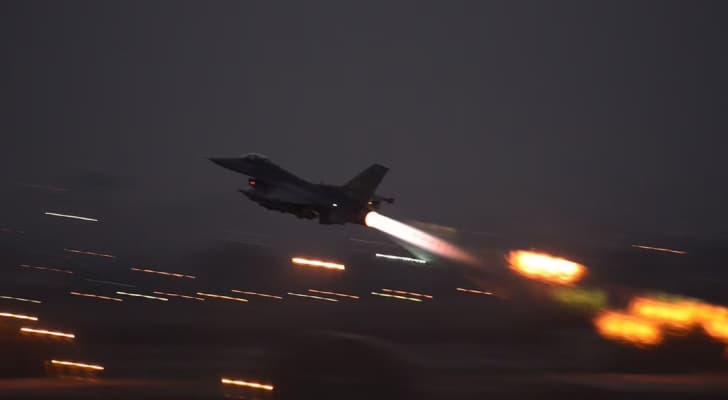 U.S. airstrikes hit Iranian Guard sites