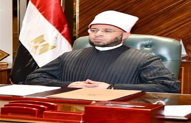 وزير الأوقاف يطمئن على صحة المفتي