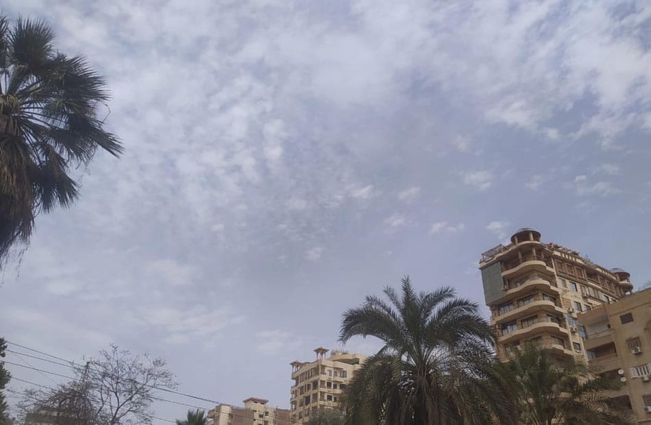 طقس البحيرة اليوم حار جدًا