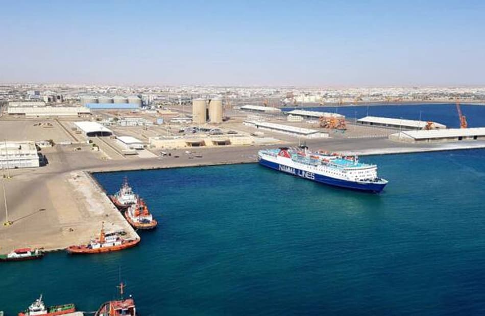 Red Sea ports handled 12,000 tons and 742 trucks
