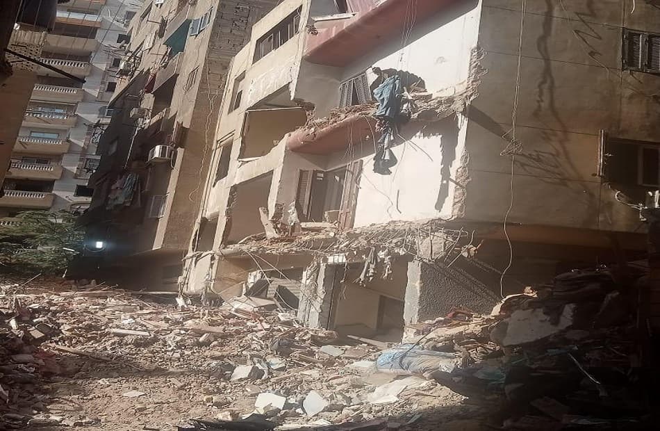Balcony section falls in Alexandria
