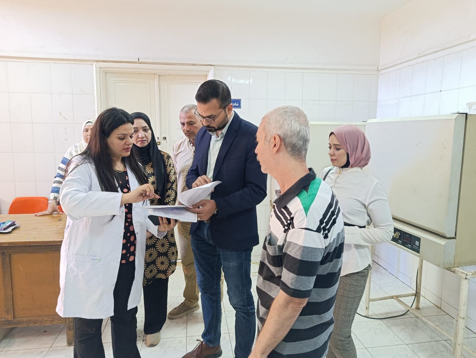 Sohag Health Agency Inspects Laboratory