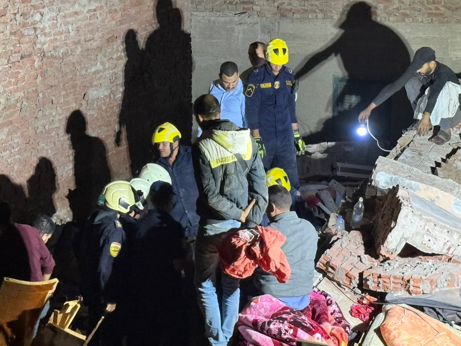 Civil Defense searches rubble for missing at Abu Suleiman, Alexandria