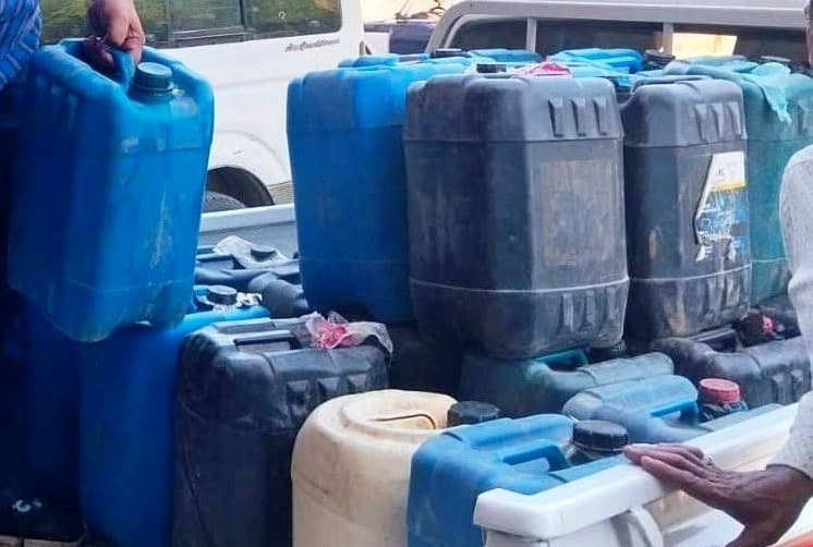 ضبط سيارة محملة بـ4960 لتر بنزين بسوهاج