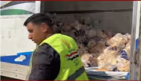 اللجنة المصرية توزع الخبز على الفلسطينيين في غزة