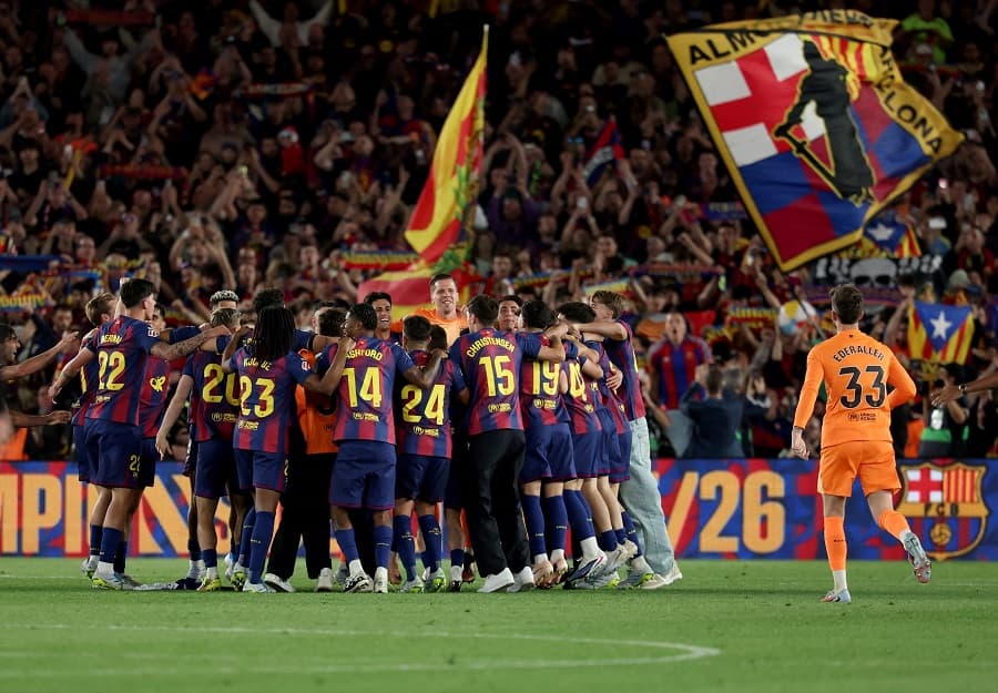 العواصف تعرقل مباراة برشلونة وراسينج